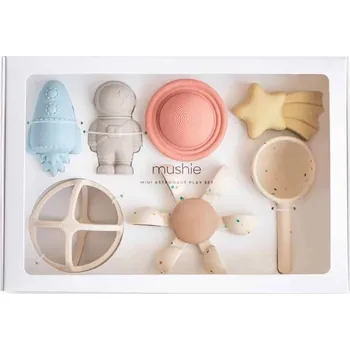 Hračka pro nejmenší Mushie Dárkový set hraček Mini Astronaut