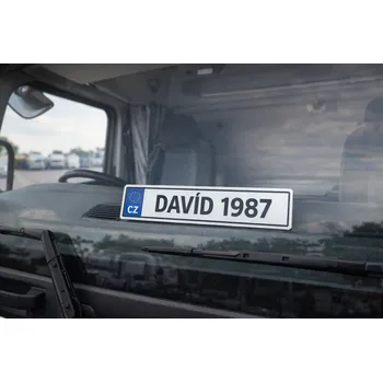 Gadget SPZ za sklo kamionu