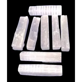 Přírodní kámen Přírodní krystal selenitu 6 cm – bílý kámen duchovní síly