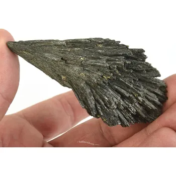 Přírodní kámen Černý disten / kyanit Brazílie 51g