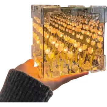 Dekorativní světelná kostka s LED tulipány 9 x 9 x 9 cm Moderní bytová dekorace na stůl polici nebo komodu žlutá