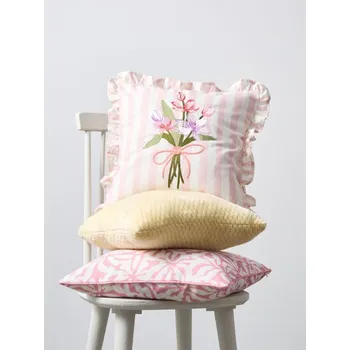 Povlak na polštářek Sinsay - Povlak na polštář s květinovou výšivkou a volánem - pastelová růžová - 458IR-03X - 458IR-03X-ONE