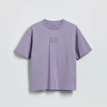 Dětská móda Reserved - Bavlněné tričko s&nbsp;nášivkou - fialová - 939HR-44X - 939HR-44X-U12