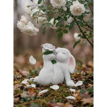 Zahradní dekorace Sinsay - Zahradní dekorace ve tvaru zajíce s květinou - bílá - 483IL-00X - 483IL-00X-ONE