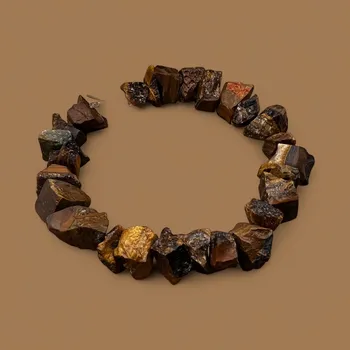 Drahý kámen Tygří oko, nepravidelný surový kámen, 10-17 x 7-12 mm, půlšňůra 18 cm (cca 25 kusů)