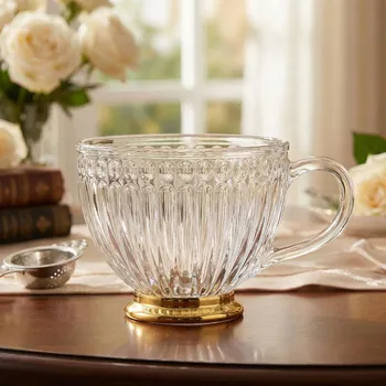 Skleněný šálek na zlaté nožce ALTOM DESIGN LILY 430 ml