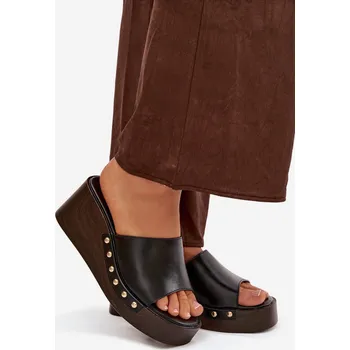 Dámské pantofle Boto Dámské pantofle na platformě se zlatými sponami Arionne Barva: Černá, Velikost: 37