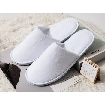 Inhand Bílé pantofle Luxus s uzavřenou špičkou, 1 pár