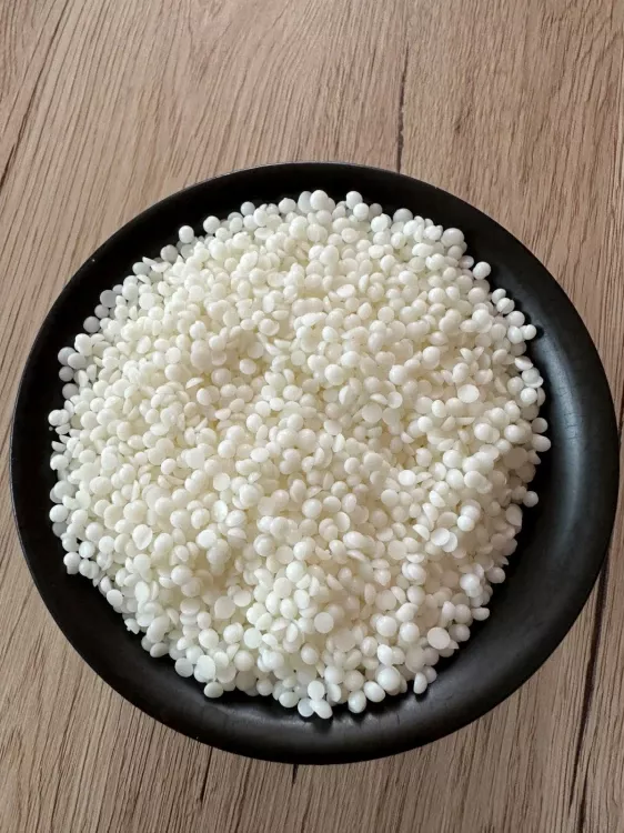 SÓJOVÝ VOSK do NÁDOB SW40 1kg (1kg 89,-Kč bez DPH) (SW40 Pecičky - do NÁDOB)