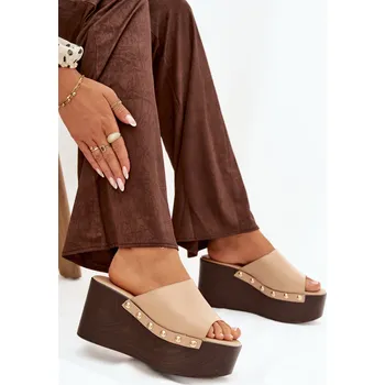 Dámské pantofle Boto Dámské nazouváky na platformě s nýty Mareline Barva: Béžová, Velikost: 41