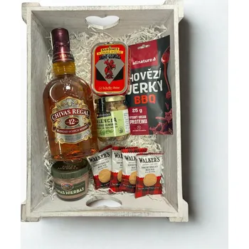 Dárkový potravinový koš Dárkový Dřevěný Podnos s Alkoholem - Chivas Regal 0,7l 40%