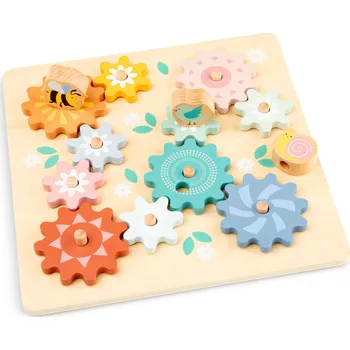 Hračka New Classic Toys Ozubená kolečka - zahrada