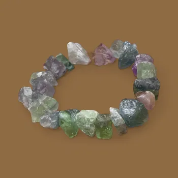 Fluorit,nepravidelný surový kámen, 13-18 x 7-14 mm, půlšňůra 18 cm (cca 20 kusů)