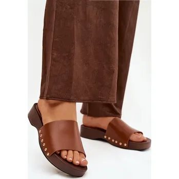 Dámské pantofle Boto Dámské pantofle se zlatými nýty Terissa Barva: Béžová, Velikost: 36