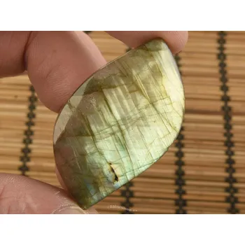 Přírodní kámen Mugle labradorit 15,8g