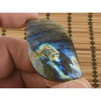 Přírodní kámen Mugle labradorit 16,2g