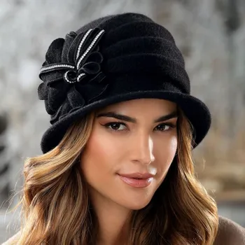 Čepice KRUMLOVANKA Elegantní dámský zimní klobouk W-0636/018 černý