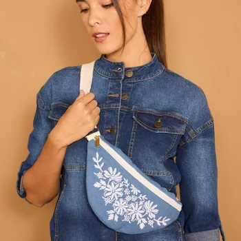 Ledvinka Ledvinka v džínovém vzhledu s výšivkou, na zip modrá