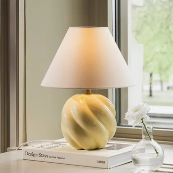 Lampička Globen Lighting stolní lampa DAHLIA, béžová/žlutá, výška 31 cm žlutá, béžová 1 x 40 W - Doprava zdarma