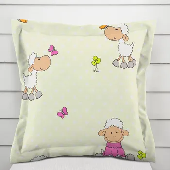 Povlak na polštářek Dětský bavlněný povlak na polštář s lemem Sandra SA-729 Veselé ovečky na světle zeleném puntíkovaném 40 x 60 cm