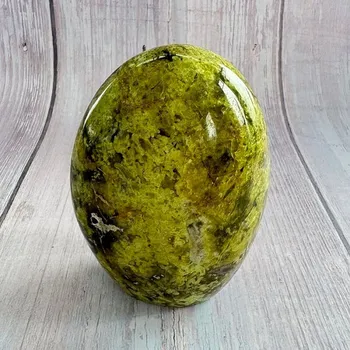 Opál zelený leštěný Madagaskar Freeform 40 cca 6,7 x 8,8 cm, 382 g