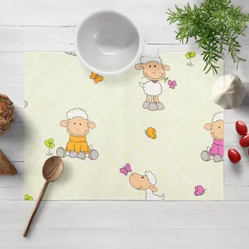 prostírání Dětské bavlněné prostírání na stůl Sandra SA-729 Veselé ovečky na světle zeleném puntíkovaném 30x40 cm