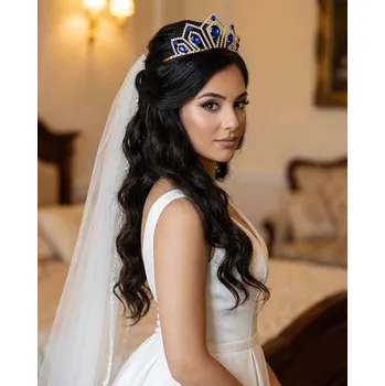 Čelenka B-TOP Svatební tiára s modrými a čirými krystaly ve zlatém tónu – korunka do vlasů s hřebínky