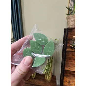 Úchytka na stěnu, zelený bledý list 5ks (Příchytka)