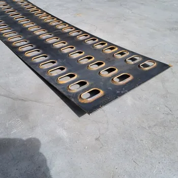 Plech BEST MAXX 300 mm děrovaný plech LOHR / OCEL Plech LOHR: 2000 x 300 mm - 3 otvory