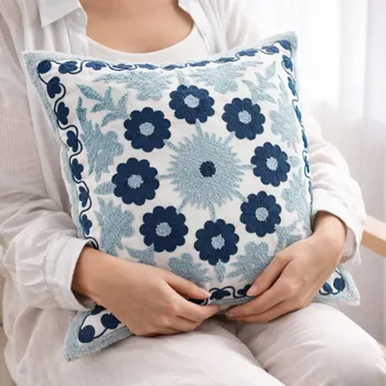 Polštář HOMLA Povlak bavlněný vyšívaný Antiin 45 cm