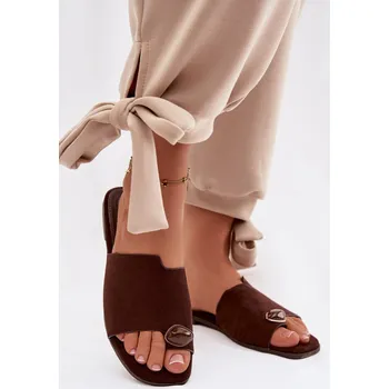 Dámské žabky Dámské ploché pantofle s ozdobným detailem z eko semiše Čokoládové Selavine 36