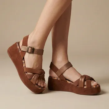 Dámské sandále Dámské hnědé sandály na klínku Anekke 42381 Velikost: 41