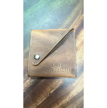 FORESTER - kožená minimalistická peněženka prošívaná klopa zapínání vlevo boční klín hnědá