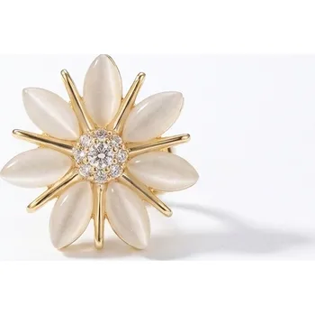 Souprava šperků B-TOP Jemná květinová brož ve zlatém tónu s perličkou