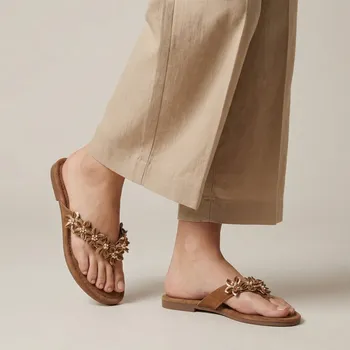 Dámská obuv Dámské hnědé květinové nazouváky s perličkami Marco Tozzi Velikost: 39