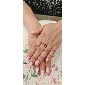 Prsten Dámský zlatý prsten s červenou linií Velikost prstenu: 54, Váha: 2,51 g, Ryzost: 14kt (585/1000)