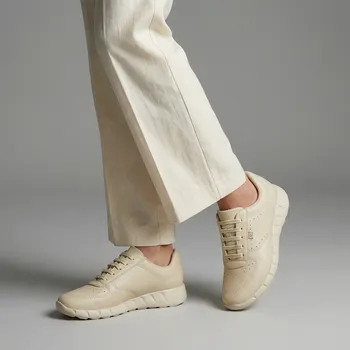 Dámské sandále Dámské béžové nazouvací tenisky Piccadilly s ozdobnými tkaničkami Velikost: 39