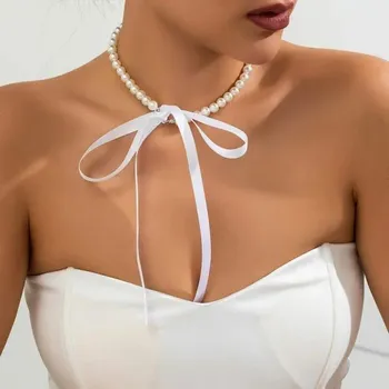 Náhrdelník Elegantní dámský perlový choker 38 cm s barevnou mašlí, zavazování na mašli bílá
