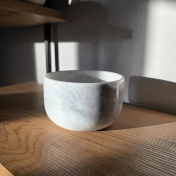 Svícen Symbioticky Svícen a vykuřovací miska z mramoru šedá