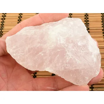 Přírodní kámen Růženín surový z Madagaskaru 222g