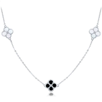 Náhrdelník Moonlit Stříbrný náhrdelník s čtyřlístky z bílé a černé perleti