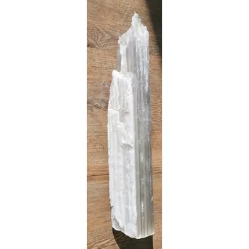 Přírodní kámen Selenitový krystal o váze 1,9 kg,délka 40 cm