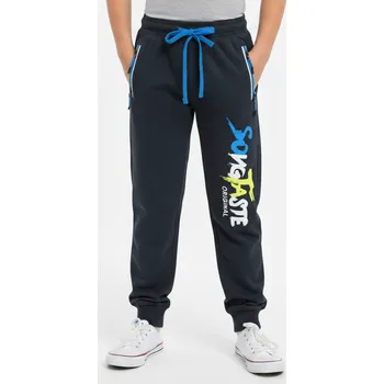 BAVLNĚNÉ CHLAPECKÉ TEPLÁKY S NÁPISEM NOVINKA Barva: Tmavě modrá, Velikost: 158