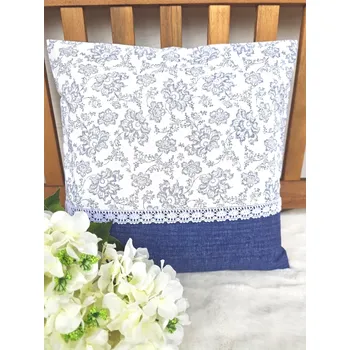 Povlak na polštářek Povlak na polštář 40 x 40 cm – modré růžičky na bílé s krajkou | Ruční výroba