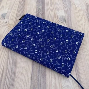 Obal na knihu Obal na knihu Bílé kytičky na modré, L1538