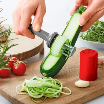 Kuchyňský nůž Škrabka na zeleninu s lisem na česnek 4 v 1 Délka 14 cm, průměr 4 cm.