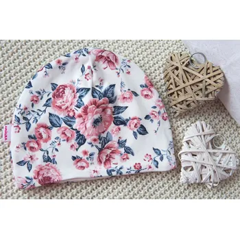 Kojenecká čepice AMÁLKA Dvojitá bavlněná čepička smetanová, pudrové květy Velikost: 80-86