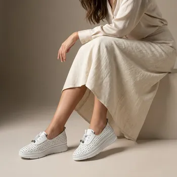 Dámské sandále Dámské bílé perforované kožené polobotky Letizia Velikost: 39