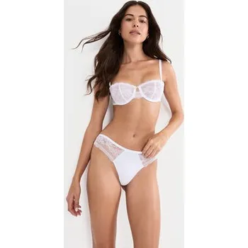 Dámské spodní prádlo Triumph Kalhotky string Comfort Allure 10226379 Bílá 42