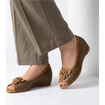 Dámské sandále Dámské hnědé baleríny na klínku Letizia s otevřenou špičkou Velikost: 40